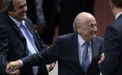 O suíço Joseph Blatter comemora após ter sido reeleito presidente da Fifa (Agência Lusa/Direitos Reservados)