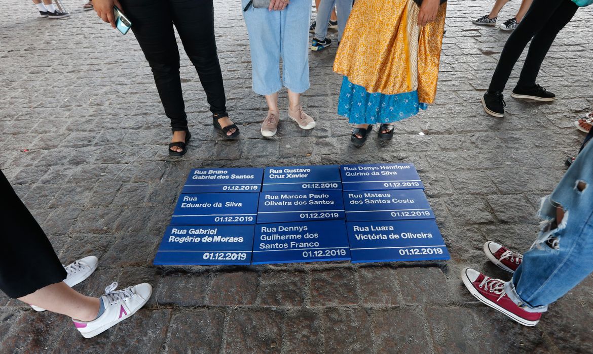 Paulo Pinto/Agência Brasil São Paulo SP 01/12//2023 - Familiares de mortos na chacina de Paraisópolis fazem ato na Avenida Paulista, em frente ao Masp. Foto Paulo Pinto/Agência Brasil