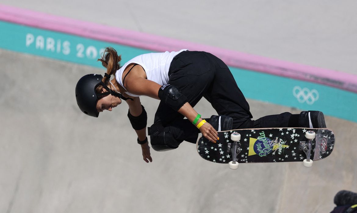 Paris 2024 Olympics - Skateboarding - Women's Park Prelims - La Concorde 4, Paris, France - August 06, 2024. Dora Varella of Brazil in action. REUTERS/Pilar Olivares