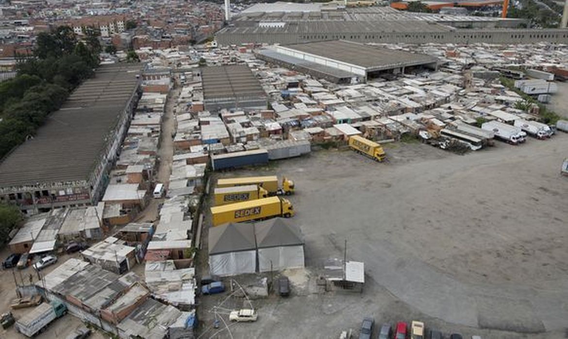 Ocupação Douglas Rodrigues do alto: terreno de 50 mil metros quadrados tem 2.620 barracos (Marcelo Camargo/Agência Brasil)