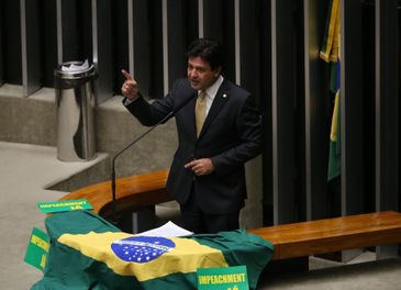Brasília - Deputado Mandetta (DEM/MS)fala durante discussão do processo de impeachment de Dilma, no plenário da Câmara (Valter Campanato/Agência Brasil)