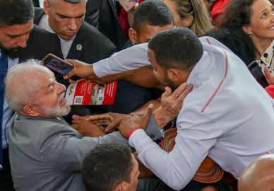 Brasília (DF), 11/12/2023, O presidente Luiz Inácio Lula da Silva, durante o lançamento do Plano Ruas Visíveis - Pelo direito ao futuro da população em situação de rua, no Palácio do Planalto. A iniciativa faz parte da celebração dos 75 anos da Declaração Universal dos Direitos Humanos e do Dia Internacional dos Direitos Humanos, comemorados ontem (10) em todo o mundo. Foto: Jose Cruz/Agência Brasil