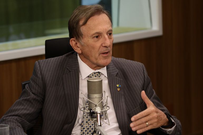 O presidente dos Correios, General Floriano Peixoto, participa do programa Voz do Brasil