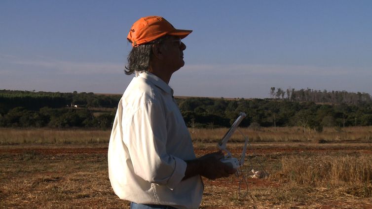 Marcelo D&#039;Oliveira, da Embrapa, usa drones para controle de agroflorestas