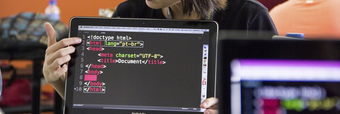 Oficina do FISL incentiva mulheres a aprenderem programação para web