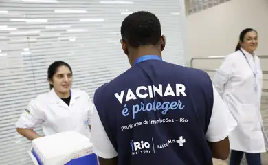 Com apenas 22% de cobertura, Rio começa vacinação volante contra gripe