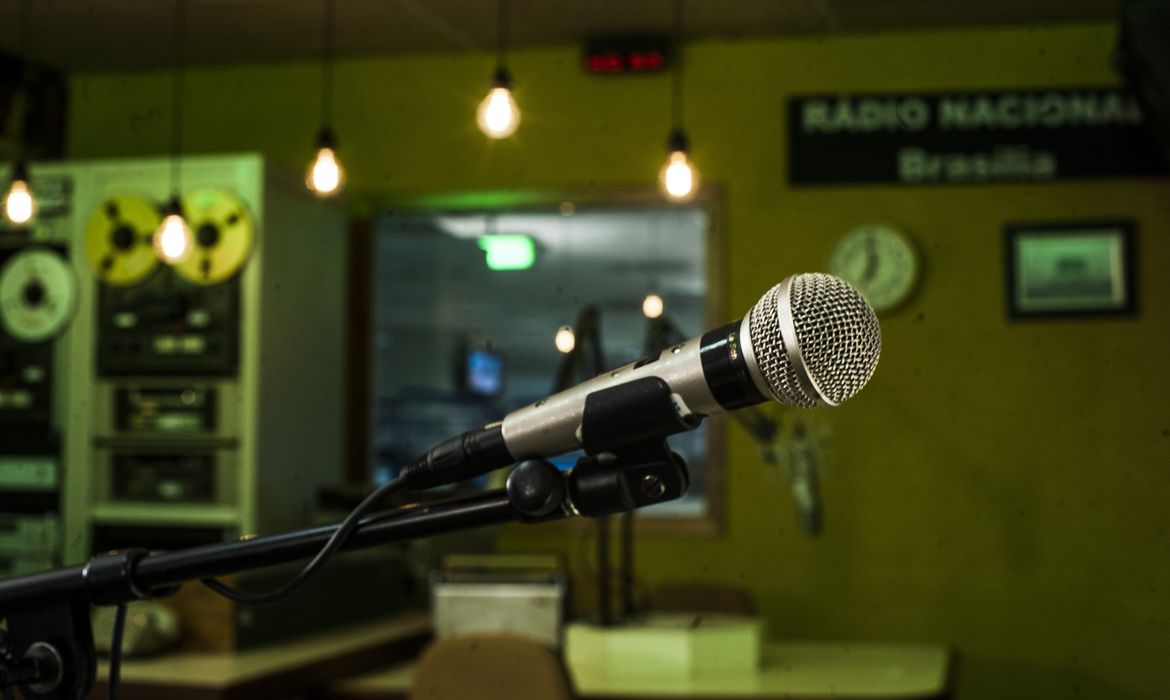 Rádio Nacional de Brasília celebra 64 anos com programação especial