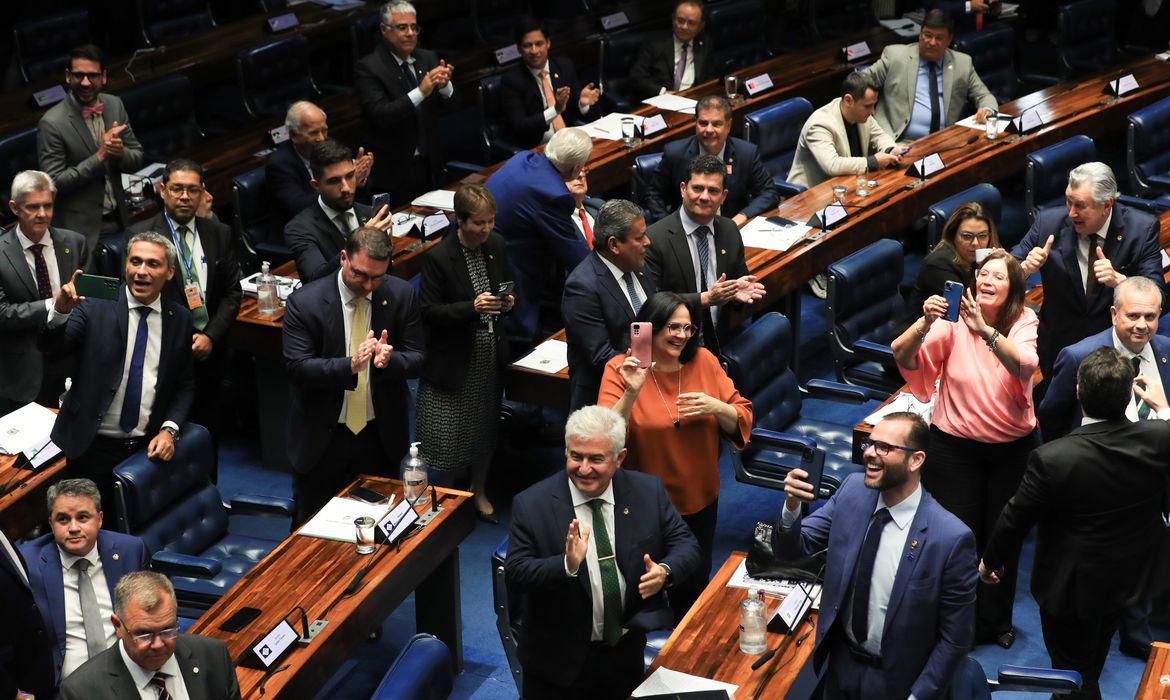 Brasília (DF) 22/11/2023  Senadores comemoram aprovação da PEC que limita decisões monocráticas e pedidos de vista no Supremo Tribunal Federal (STF). Os senadores também vão analisar e votar: Foto Lula Marques/ Agência Brasil