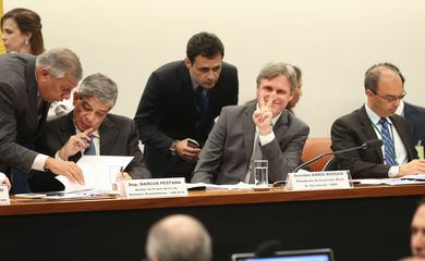 Brasília - O relator Marcus Pestana e o presidente da Comissão Mista de Orçamento, Dário Berger, em reunião para discutir e votar o projeto da LDO (Fabio Rodrigues-Pozzebom/Agência Brasil) 