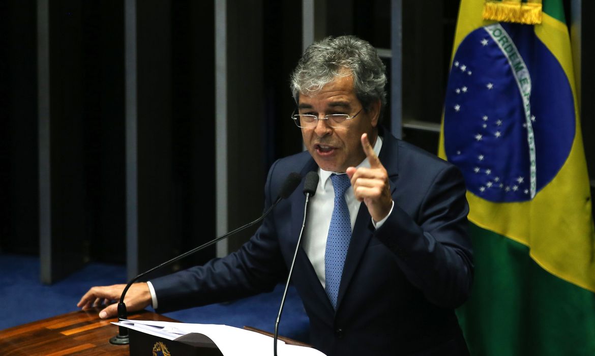 Brasília - Votação do processo de impeachment de Dilma Rousseff no plenário do Senado. Na foto, senador Jorge Viana  (Fabio Rodrigues Pozzebom/Agência Brasil)