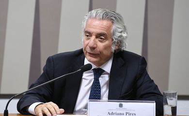 
Diretor do Centro Brasileiro de Infraestrutura (CBIE), Adriano Pires em pronunciamento.
