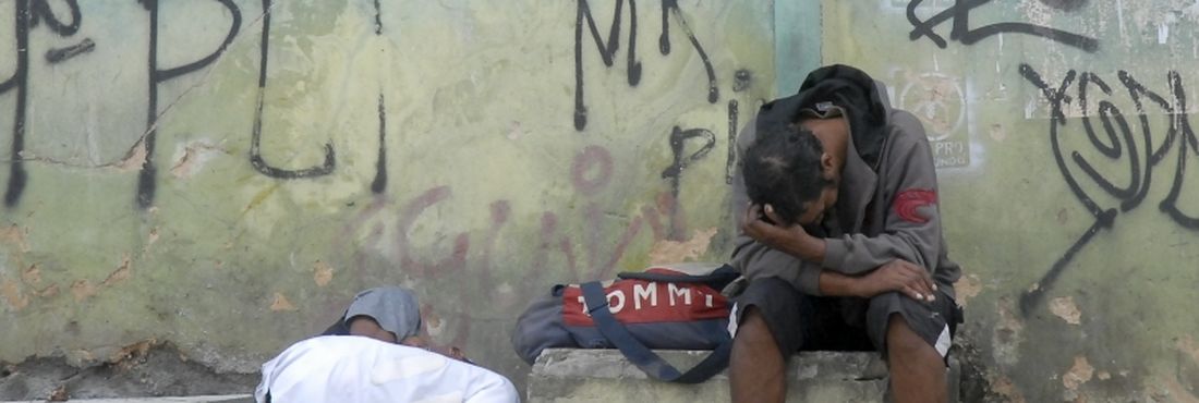 Modelo adotado em comunidades terapêuticas pode significar volta aos manicômios, alertam especialistas Para psiquiatras, o “retrocesso” acabou por ganhar respaldo com o anúncio do financiamento governamental das chamadas comunidades terapêuticas.