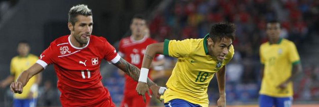 Em seu primeiro jogo após a conquista da Copa das Confederações, o Brasil de Neymar perdeu para a Suíça em amistoso na Basileia