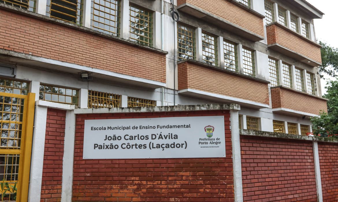 Porto Alegre (RS), 20/05/2024 – CHUVAS RS - ESCOLAS -  Metade dos alunos da rede municipal de ensino retornam às aulas em Porto Alegre. Foto: Rafa Neddermeyer/Agência Brasil