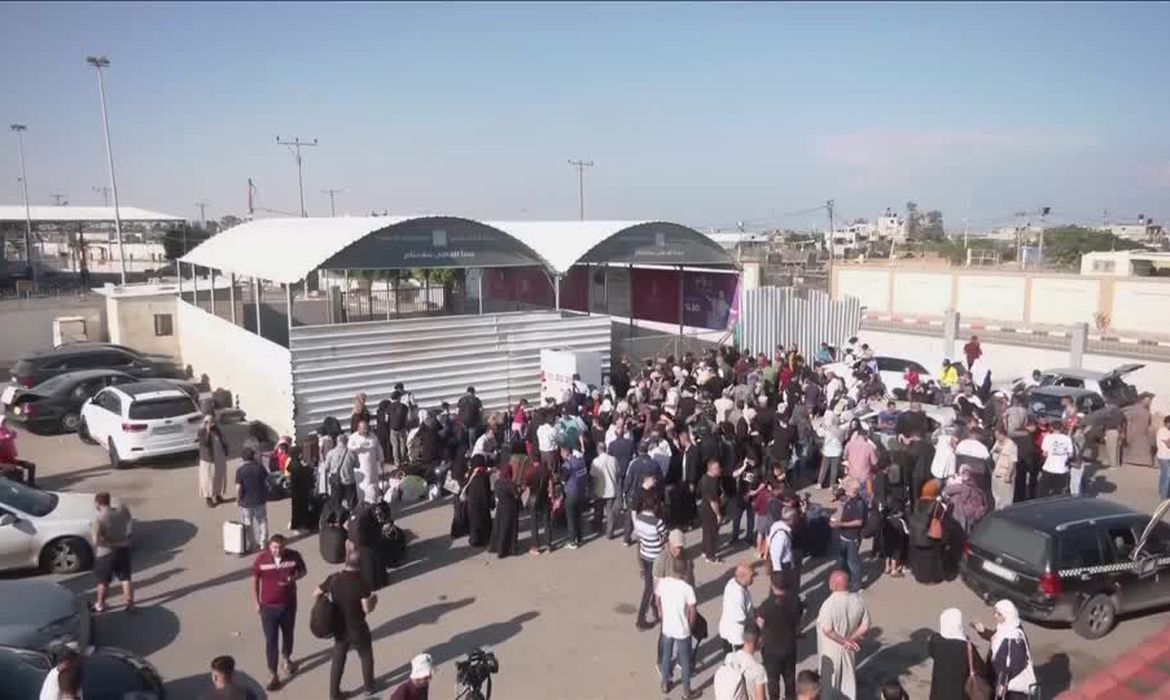 Palestinians hoping to leave Gaza gather at Rafah border with Egypt