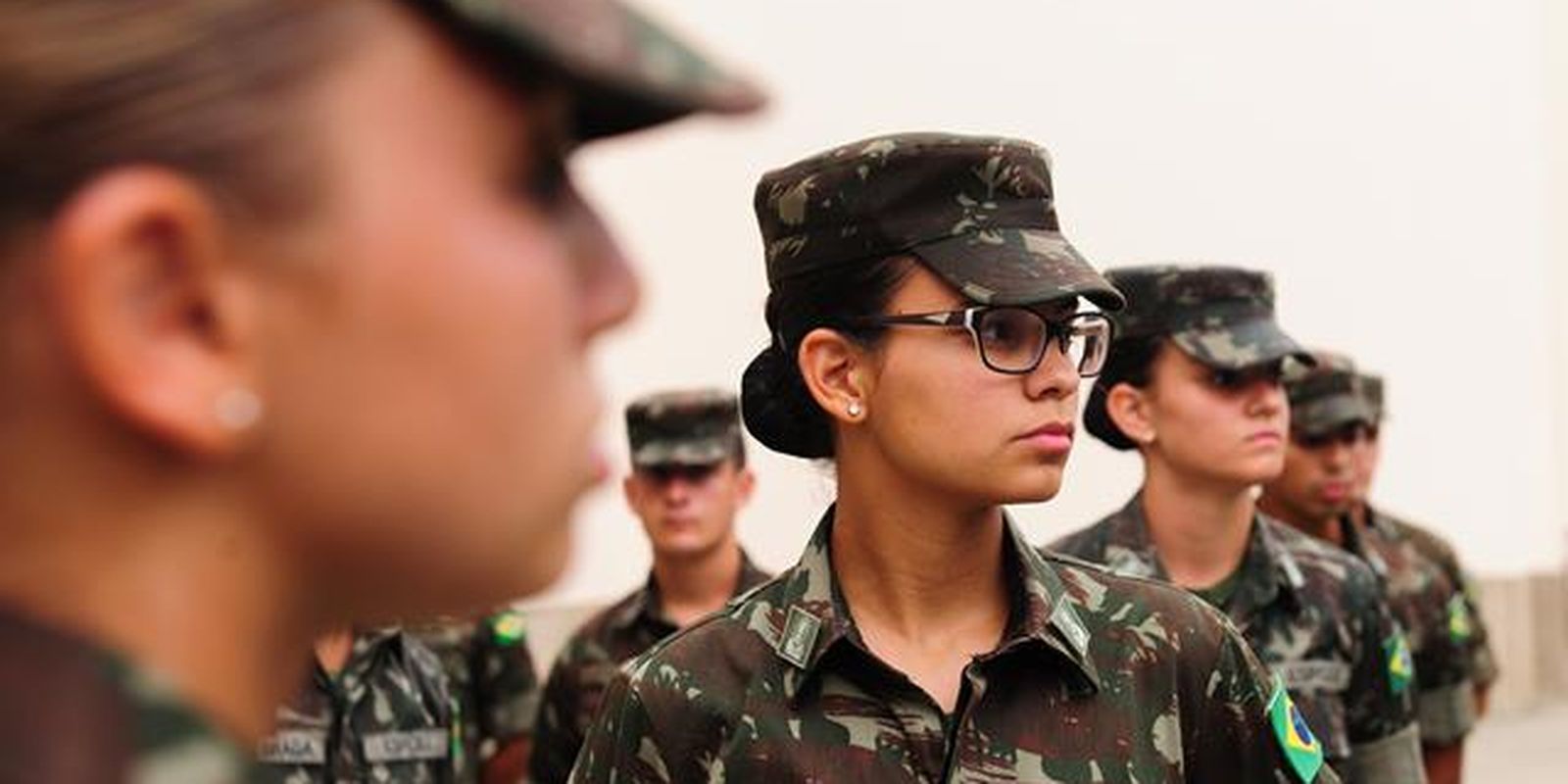 Mulheres podem chegar a general e comandar tropas do Exército - O