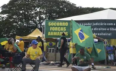 Manifestação em frente ao Quartel General do Exército em Brasília