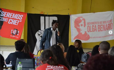 Leo Pericles faz campanha em Porto Alegre