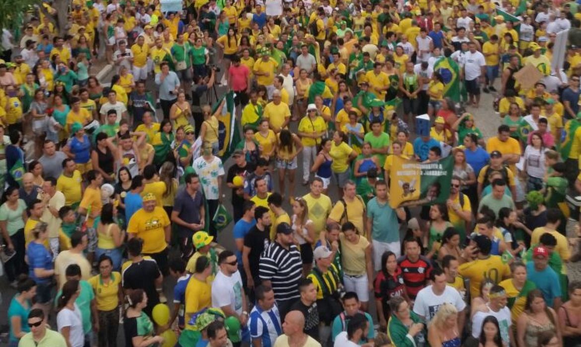 Manifestações em Manaus reuniram 35 mil pessoas na orla de Ponta Negra   