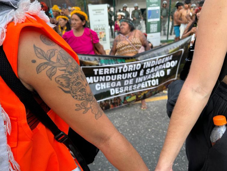 Brasília (DF) 14/11/2025 – Protesto na entrada principal da COP30.Foto: Gabriel Corrêa/Rádio Nacional