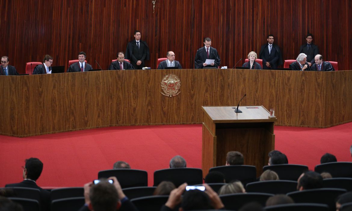 Brasília - O Tribunal Superior Eleitoral (TSE) retoma o julgamento da ação em que o PSDB pede a cassação da chapa Dilma-Temer, vencedora das eleições presidenciais de 2014 (Fabio Rodrigues Pozzebom/Agência Brasil)