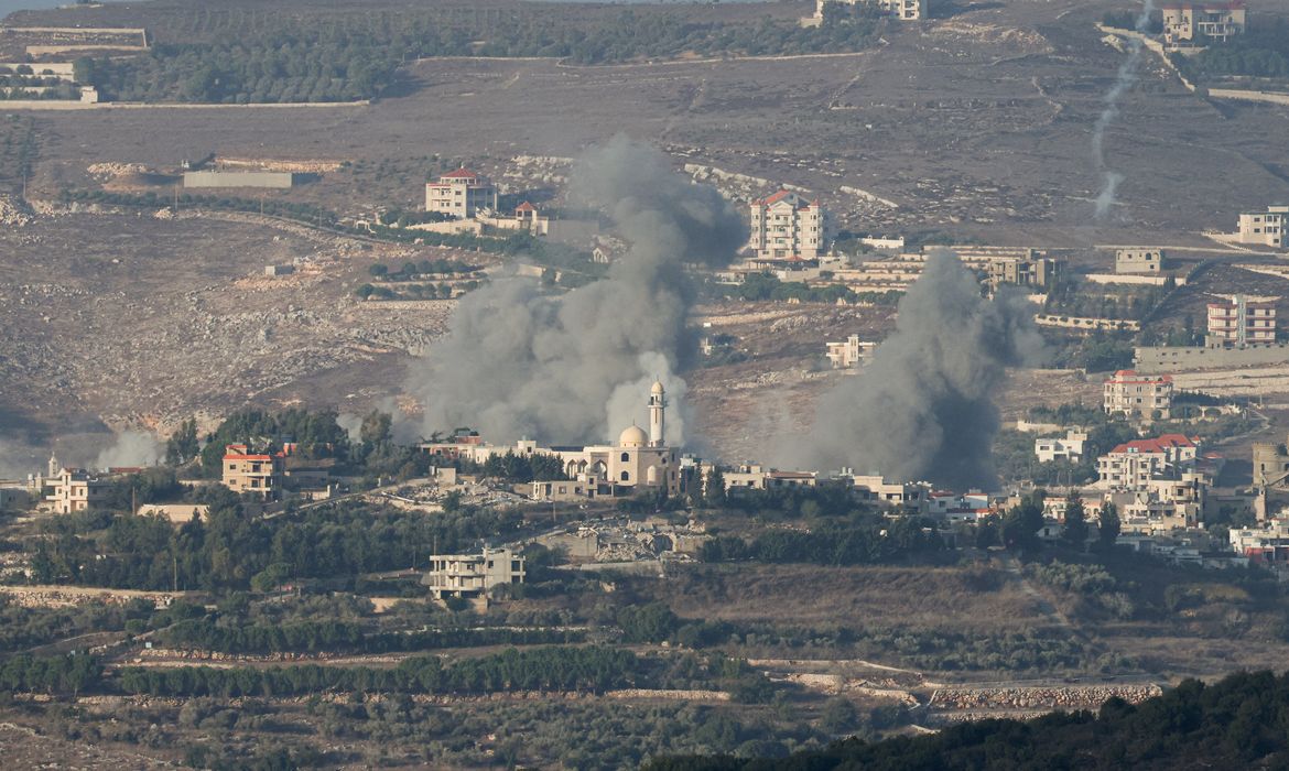 Fumaça emerge após ataque israelense no sul do Líbano
01/10/2024
Reuters/Jim Urquhart/Proibida reprodução