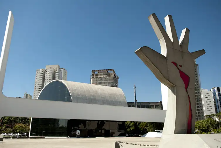  O Memorial da América Latina é um centro cultural, político e de lazer, inaugurado em 18 de março de 1989 na cidade de São Paulo