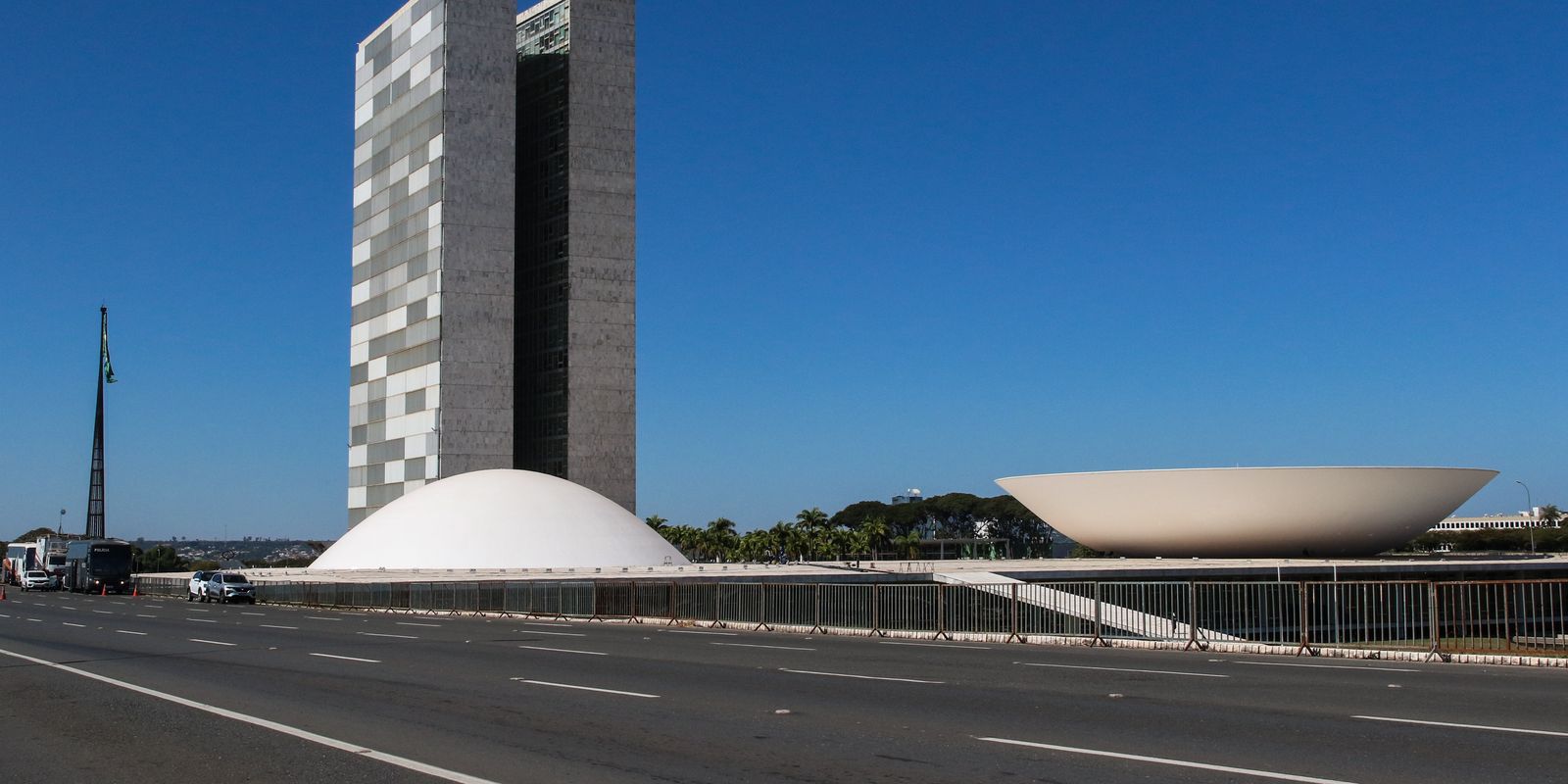 Senado e Câmara elegem novos presidentes neste sábado