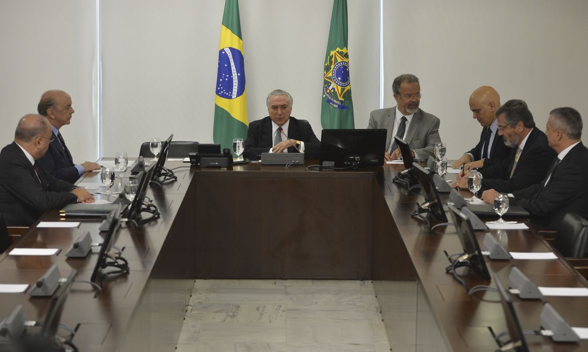 Brasília - O presidente interino Michel Temer se reúne com os ministros do núcleo institucional do governo (Antonio Cruz/Agência Brasil)