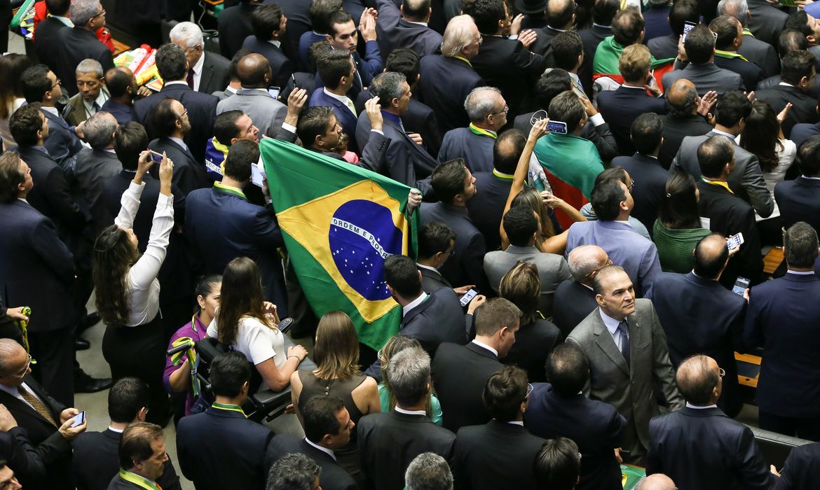 Brasília - Tem início a sessão para votação da autorização ou não da abertura do processo de impeachment da presidenta Dilma Rousseff, no plenário da Câmara dos Deputados (Marcelo Camargo/Agência Brasil)