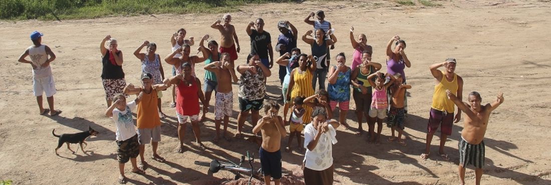 Moradores de Chaperó na região metropolitana do Rio, protestam contra a instalação do novo Centro de Tratamento de Resíduos
