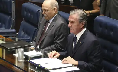 O ministro do GSI, Sérgio Etchegoyen, e o senador Fernando Collor participam da sessão solene do Senado em comemoração dos 80 anos de criação do Gabinete de Segurança Institucional (GSI) da Presidência da República.