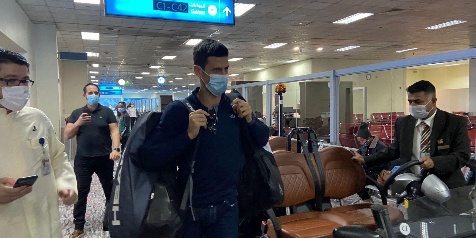 Tenista Novak Djokovic chega a Dubai, nos Emirados Árabes Unidos, após ter seu visto cancelado na Austrália - sérvio