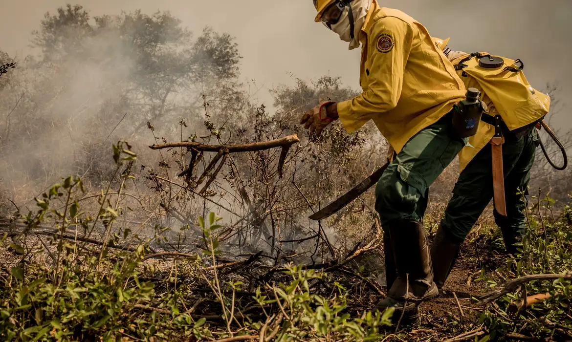 Ministro de Estado do Meio Ambiente, Sr. Ricardo de Aquino Salles faz verificação das atividades de combate ao incêndio no Pantanal