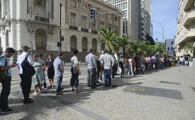 Rio de Janeiro - Cariocas enfrentam filas nos postos de saúde para tomar vacina contra a febre amarela (Tomaz Silva/Agência Brasil)