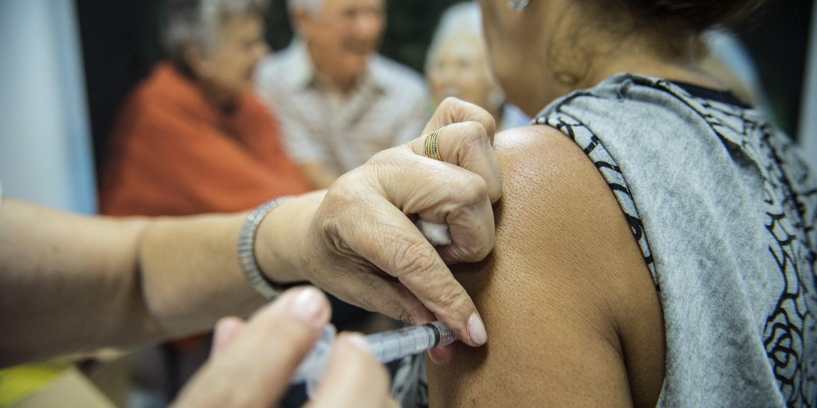 Campanha de vacinação contra gripe começa segunda-feira em São Paulo