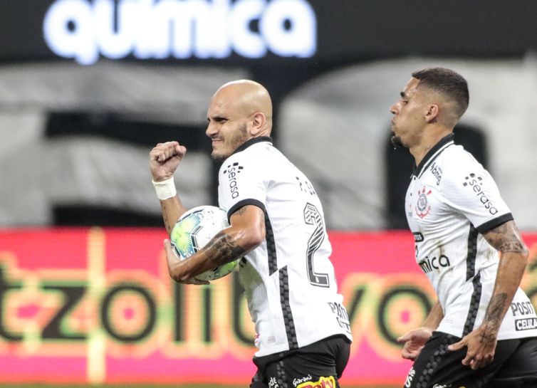 Corinthians vira pra cima do Ceará e aumenta chances de vaga na Libertadores.