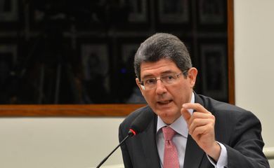 O ministro da Fazenda, Joaquim Levy, participa da audiência na Comissão de Defesa do Consumidor da Câmara para discutir a Operação Zelotes, da Polícia Federal (José Cruz/Agência Brasil)