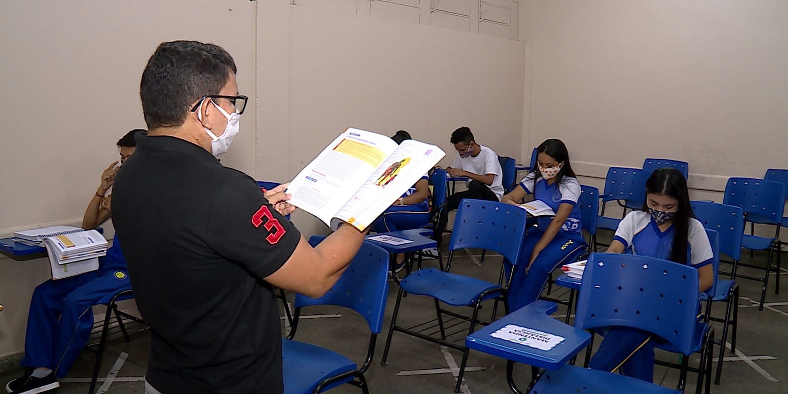Professor dá aula em Manaus