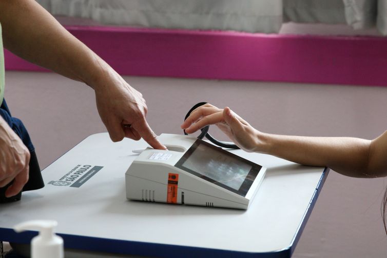 Eleitor sem biometria pode votar no segundo turno das eleições