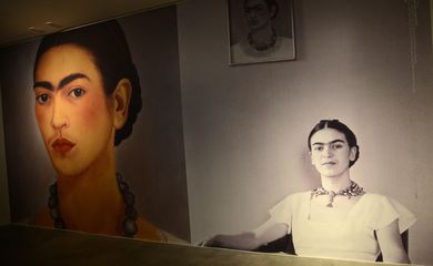 Brasília - O estilo inconfundível da pintora mexicana Frida Kahlo pode ver visto de perto na exposição,Frida Kahlo – conexões entre mulheres surrealistas no México, já aberta na Caixa Cultural,  até o dia 5 de junho (Elza Fiuza/Agência