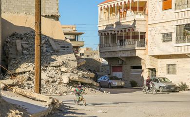 Cerca de 13,5 milhões de pessoas na Síria precisam receber ajuda humanitária, segundo o Alto Comissariado da ONU para Refugiados