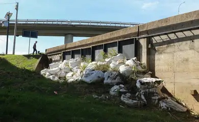 Nível do Guaíba recua, e prefeitura de Porto Alegre reabre comportas