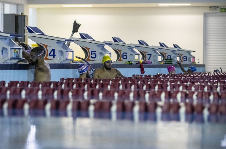 Os nadadores brasileiros treinam no Centro de Treinamento Paralímpico, no Rio de Janeiro.