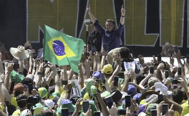 O presidente da República do Brasil, Jair Messias Bolsonaro, participa de ato na Esplanada dos Ministérios.
