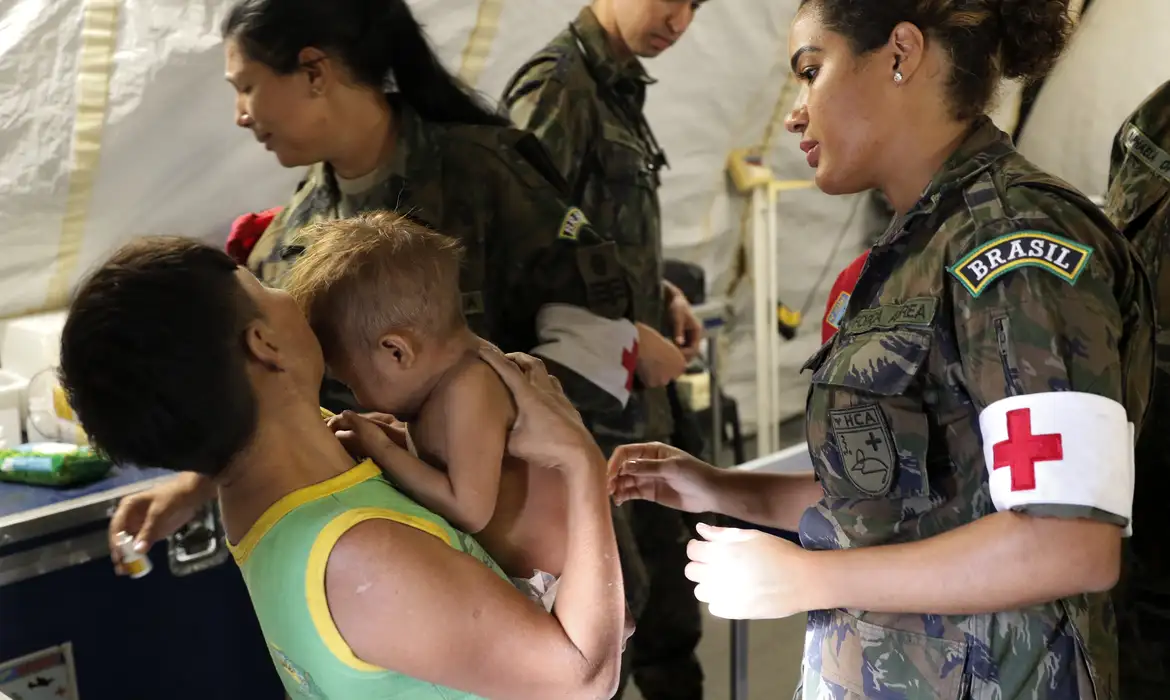 Atendimento aos indígenas Yanomami trazidos ao Hospital de Campanha da Força Aérea Brasileira, instalado na na Casa de Saúde do Índio, em Boa Vista.