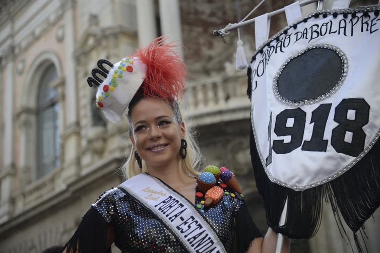 Rio de Janeiro -  O Cordão da Bola Preta, mais antigo bloco em atividade no Rio de Janeiro, faz desfile comemorativo de seu centenário no centro da cidade (Tânia Rêgo/Agência Brasil)