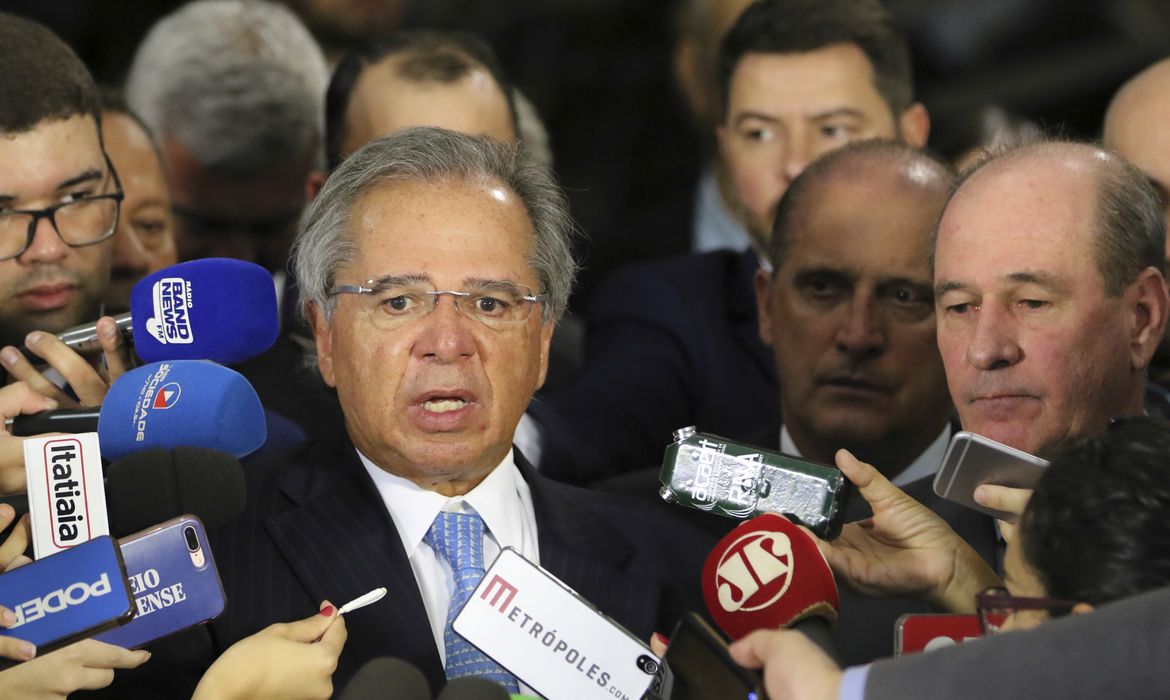 O ministro da Economia, Paulo Guedes, fala à imprensa sobre a proposta de reforma da Previdência dos militares, entregue pelo presidente Jair Bolsonaro na Câmara dos Deputados.