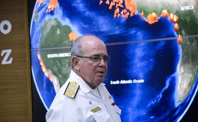 Rio de Janeiro - O comandante da Marinha, Almirante de Esquadra Leal Ferreira, assina repasse de R$ 20 milhões, através do Gabinete de Intervenção, à Marinha do Brasil, para aquisição de equipamentos de monitoramento das vias marítimas entre o