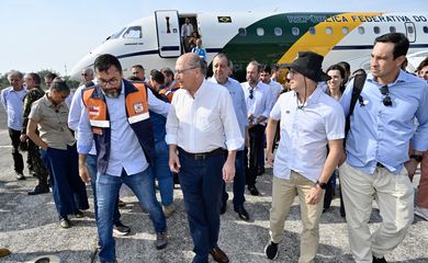 Manaus (AM), 04.10.2023 –Vice-Presidente da República, Geraldo Alckmin, acompanhado de ministros, desembarca em Manaus para visitar áreas afetadas pela forte estiagem. Foto: Cadu Gomes/VPR